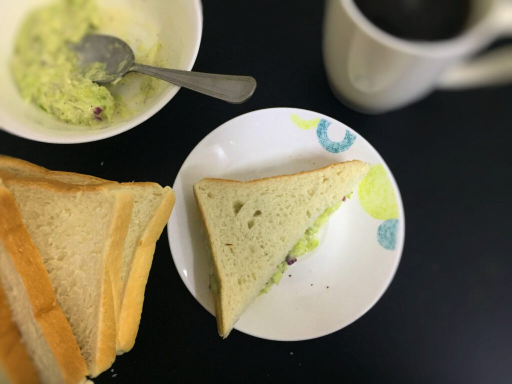 EASY CUCUMBER SANDWICH